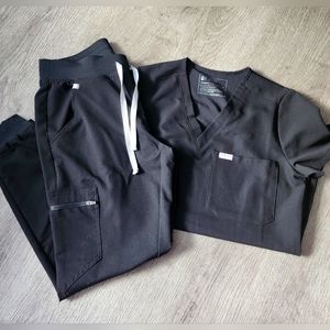 FIGS Womem set.  Black Like New.  Top XS, Bottom Joggers Zamora S/P.